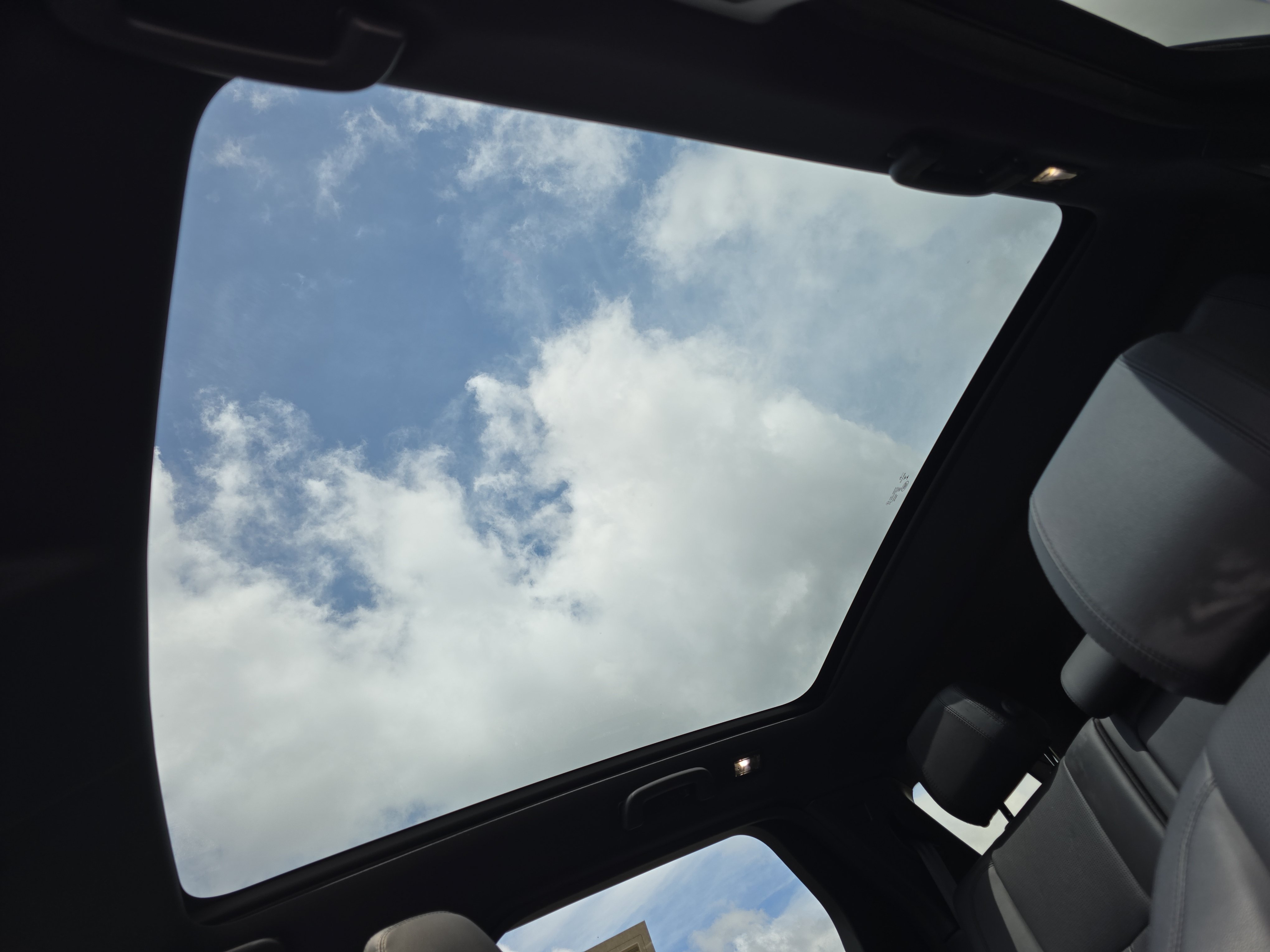 Used 2019 Land Rover Discovery Sport AWD/4WD image 31
