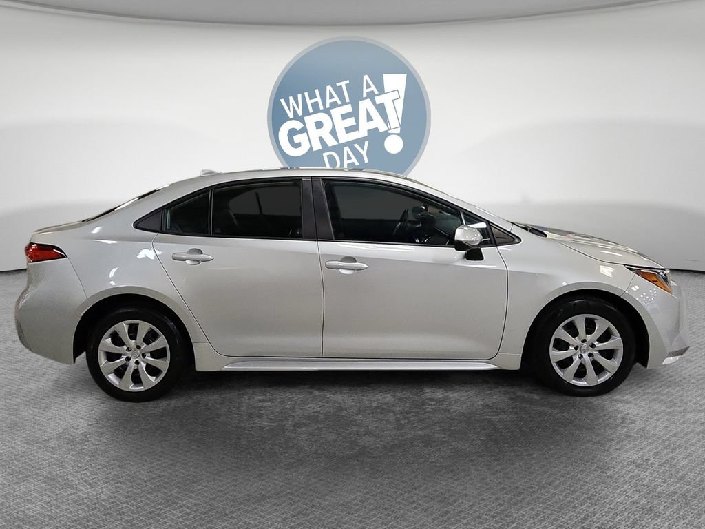 Used 2023 Toyota Corolla LE FWD image 2