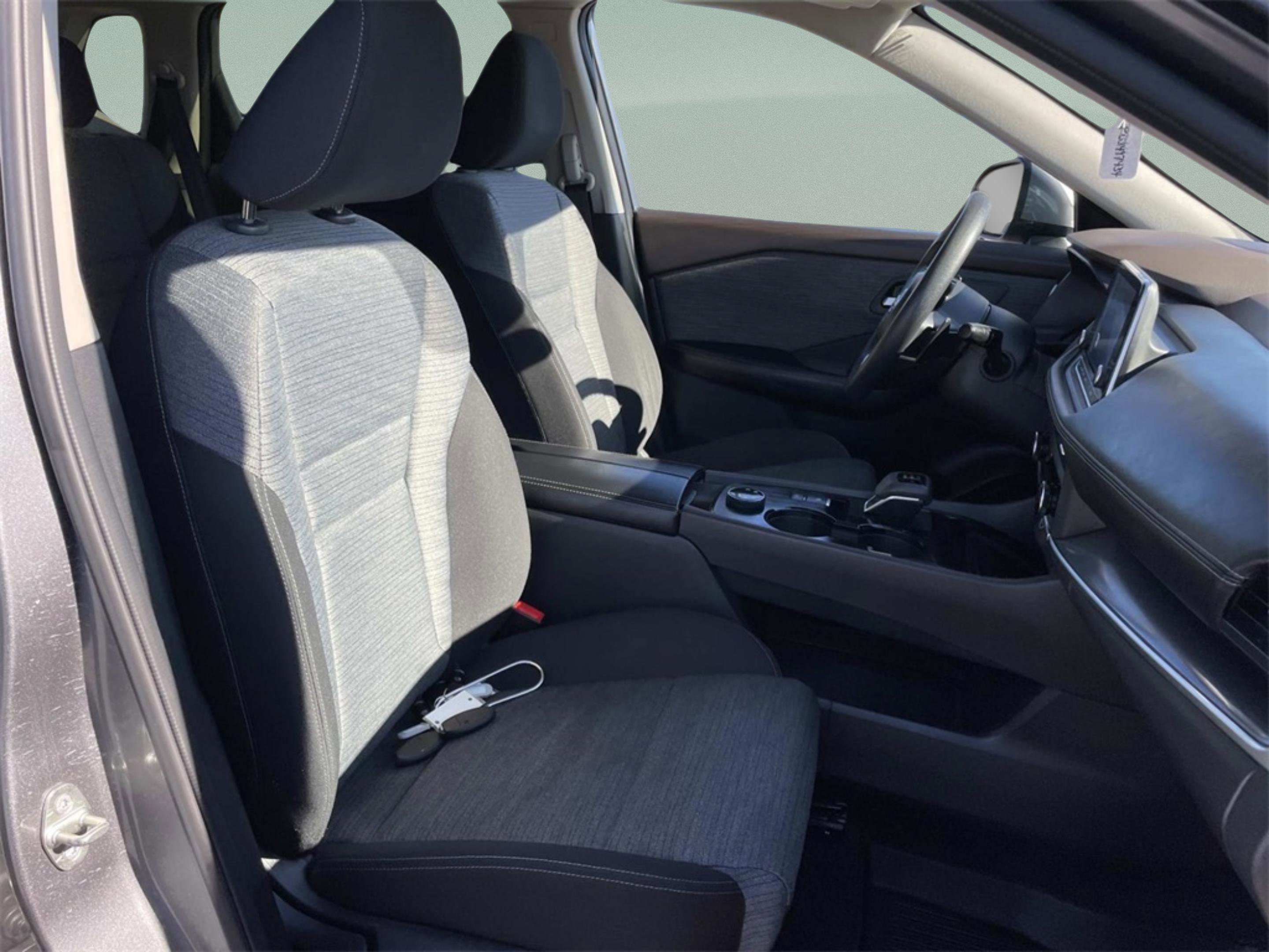 Used 2023 Nissan Rogue SV image 13