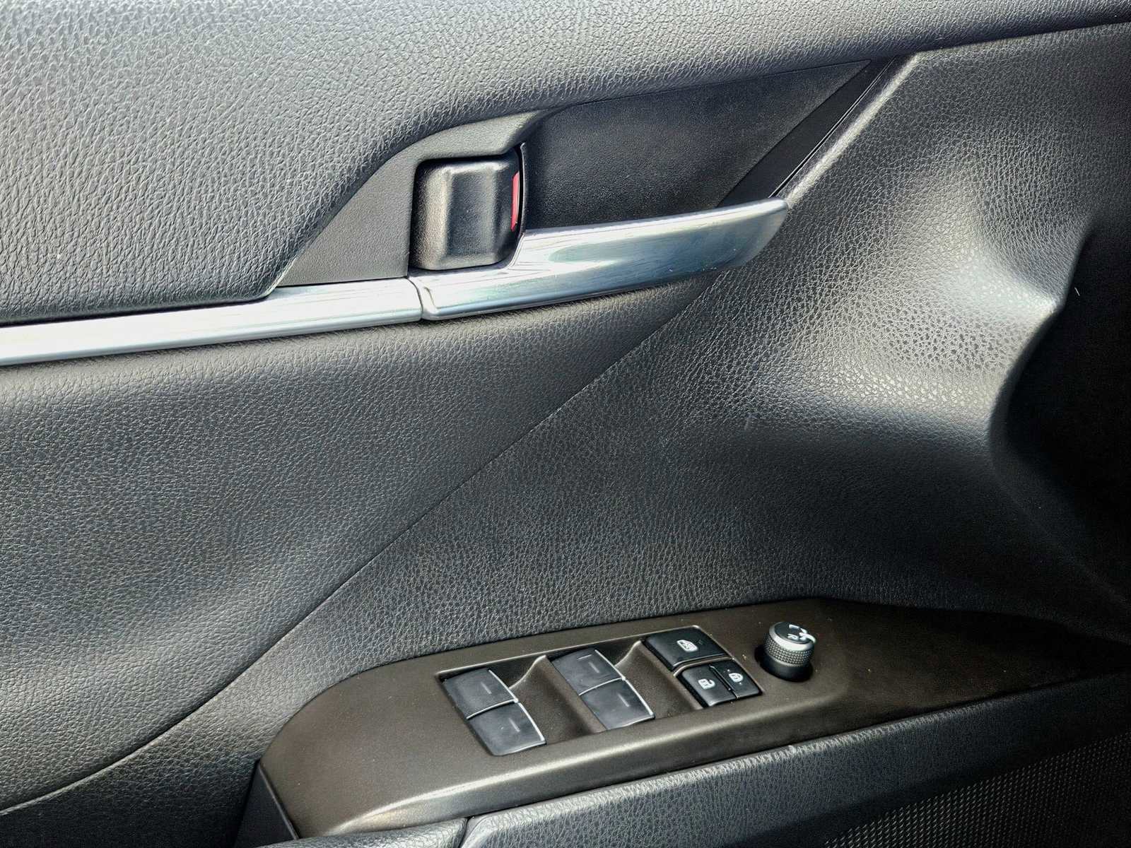 Used 2022 Toyota Camry XSE FWD image 31