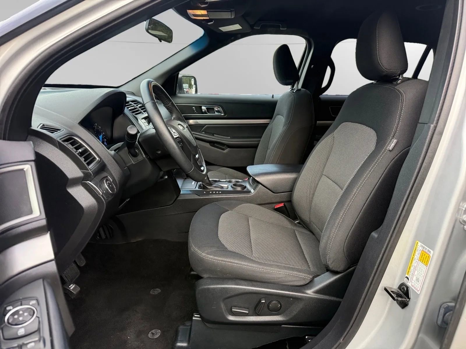 Used 2019 Ford Explorer XLT image 13