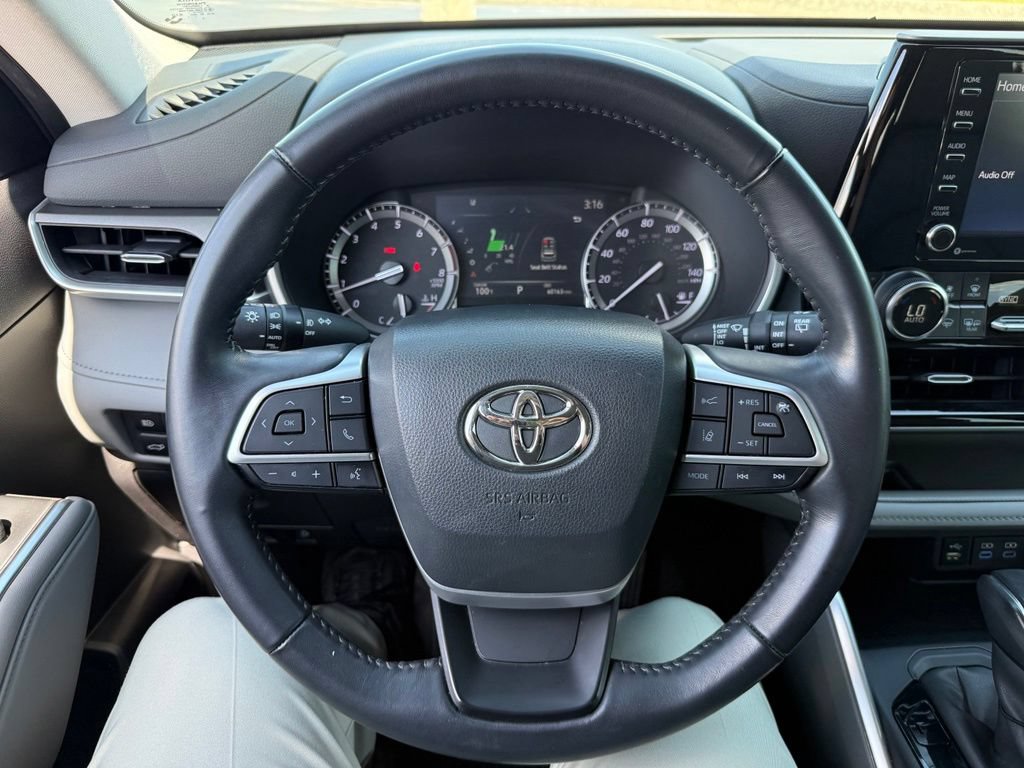 Used 2022 Toyota Highlander XLE AWD/4WD image 15