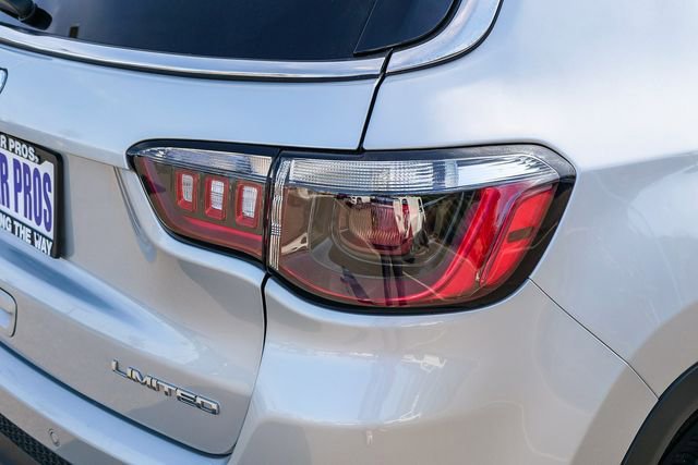 Used 2025 Jeep Compass Limited image 10