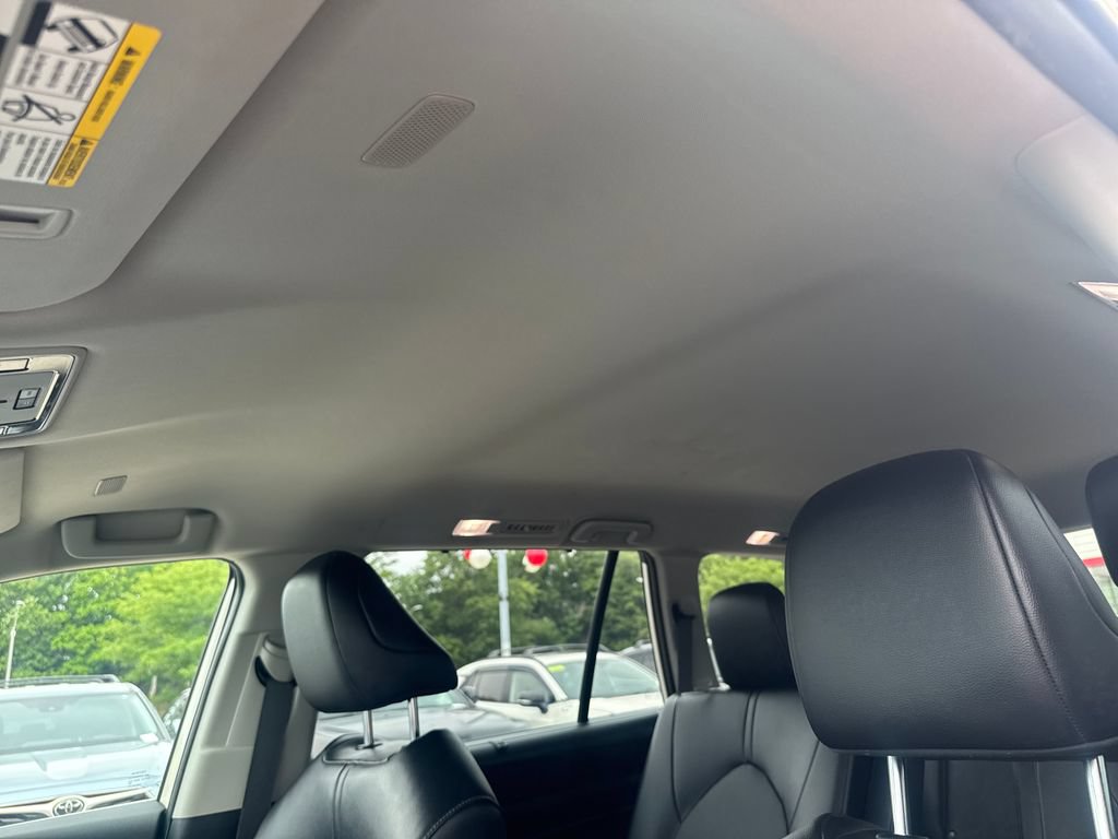 Used 2024 Toyota Grand Highlander AWD image 17