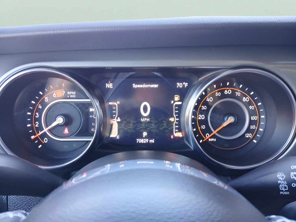 Used 2023 Jeep Wrangler Unlimited Sahara w/ Cold Weather Group AWD/4WD image 16