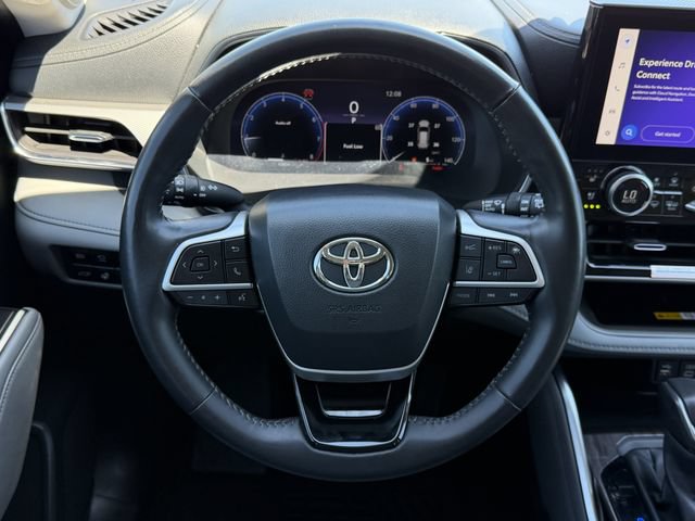 Used 2024 Toyota Highlander Platinum FWD image 12