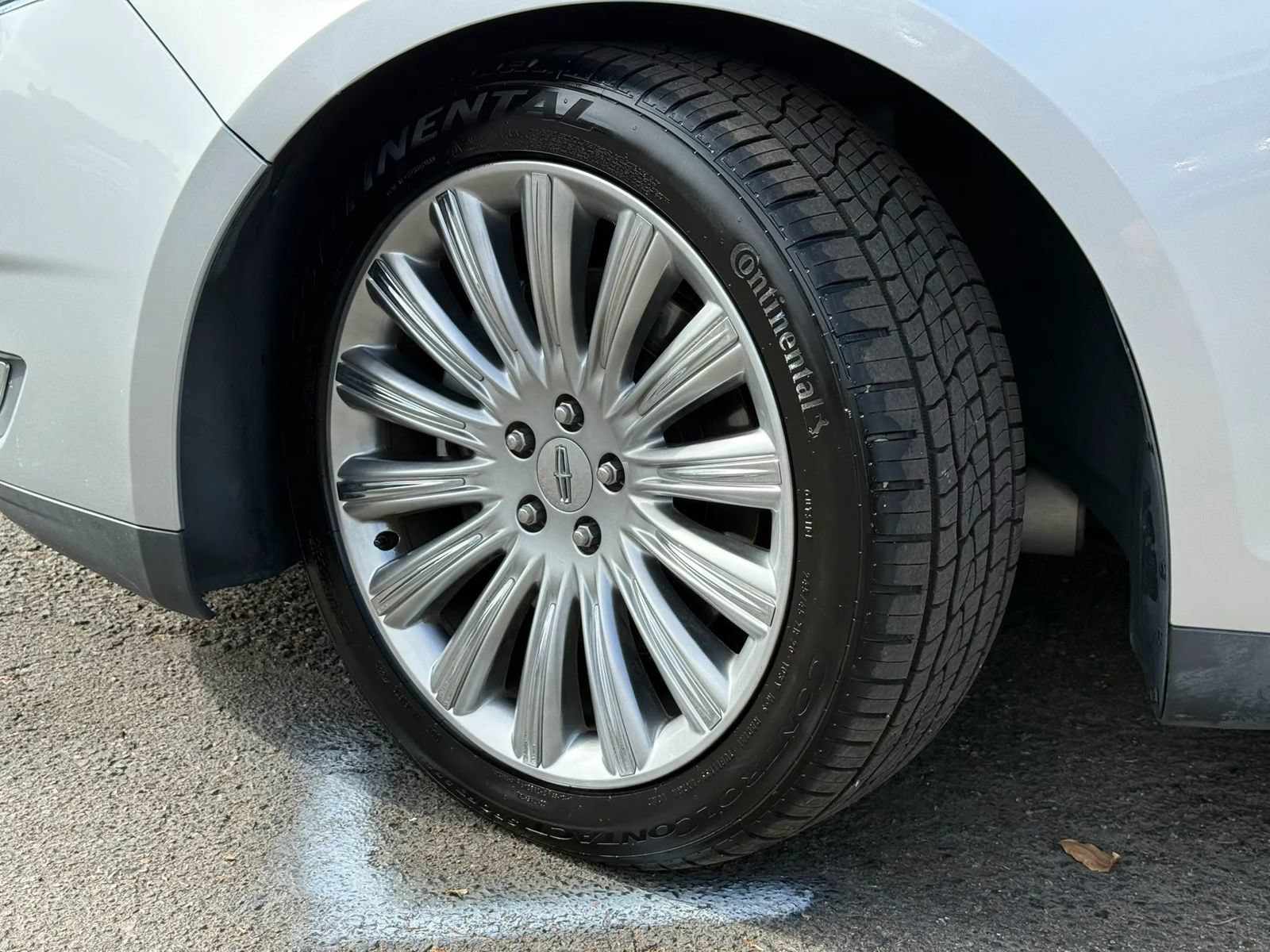 Used 2013 Lincoln MKS FWD image 11
