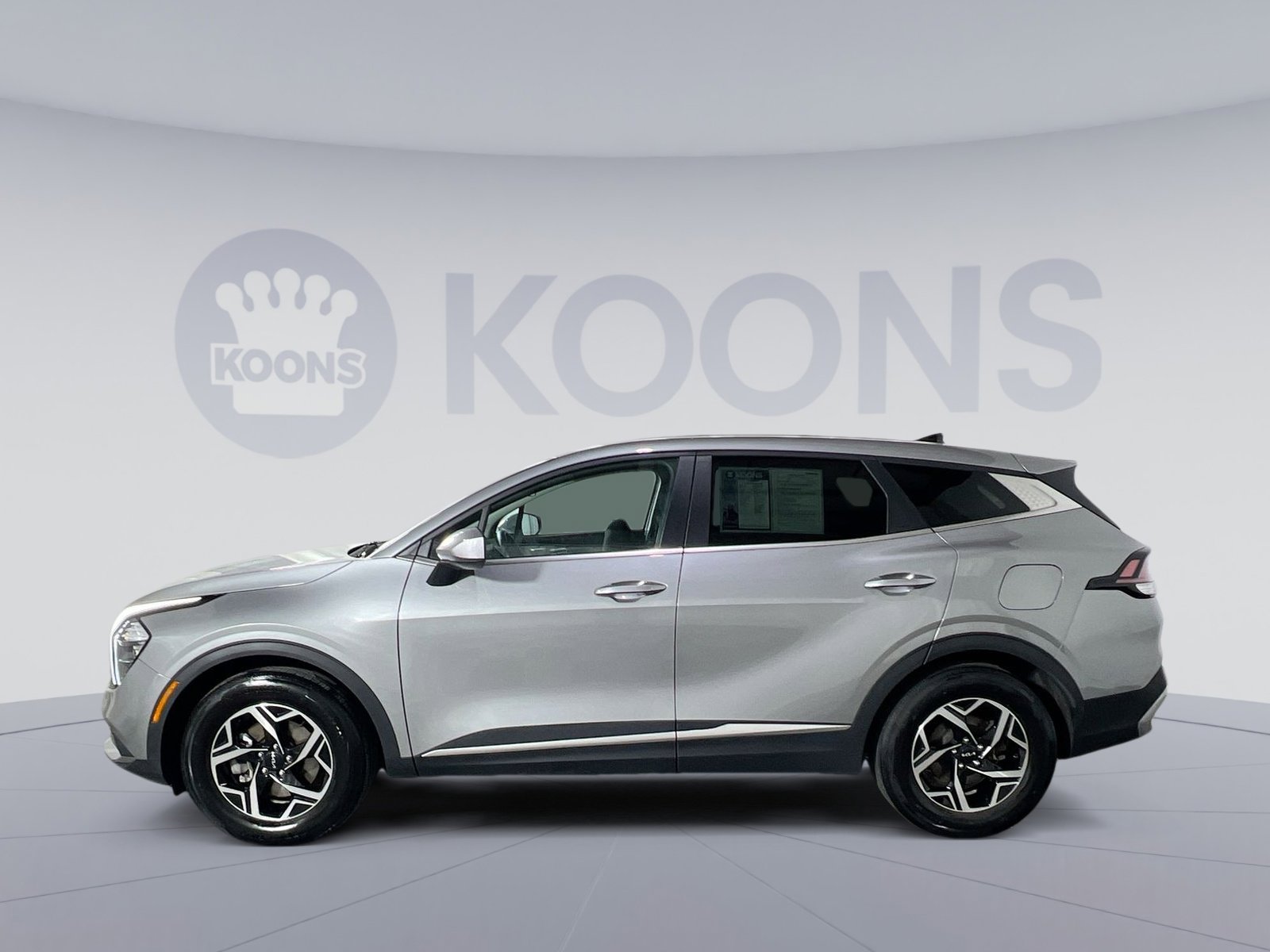 Used 2023 Kia Sportage LX image 2