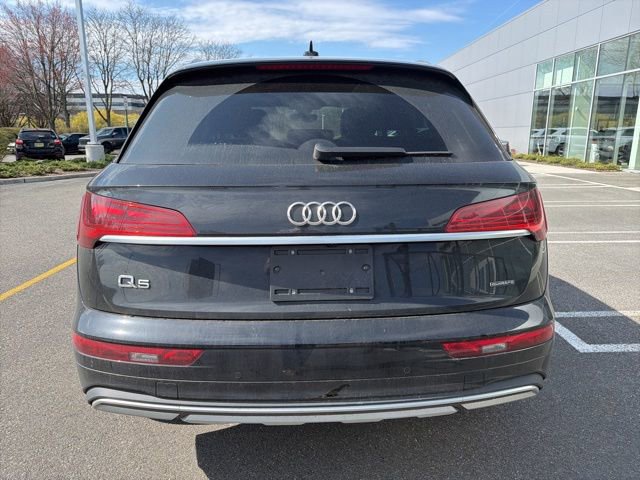Used 2024 Audi Q5 2.0T Premium w/ Convenience Package image 4