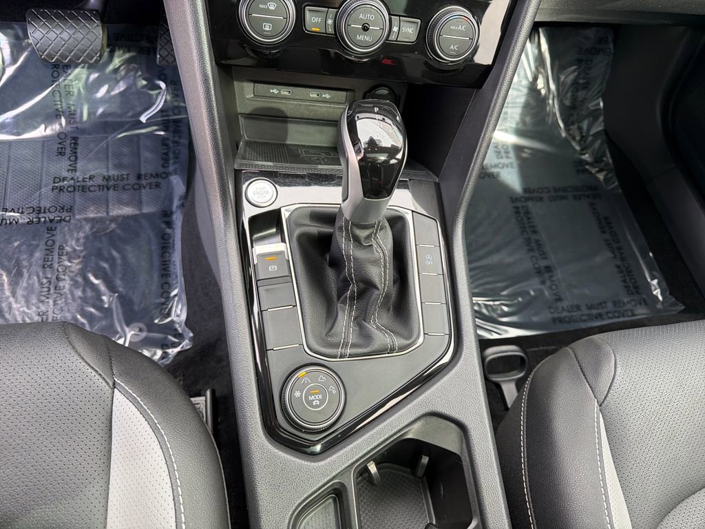 Certified 2024 Volkswagen Taos SEL AWD/4WD image 27