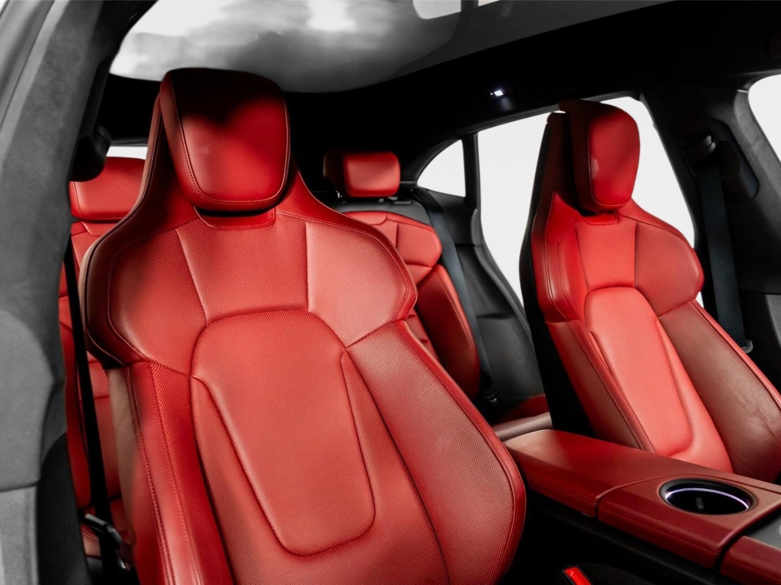 Used 2023 Porsche Taycan GTS w/ Technology Package image 33