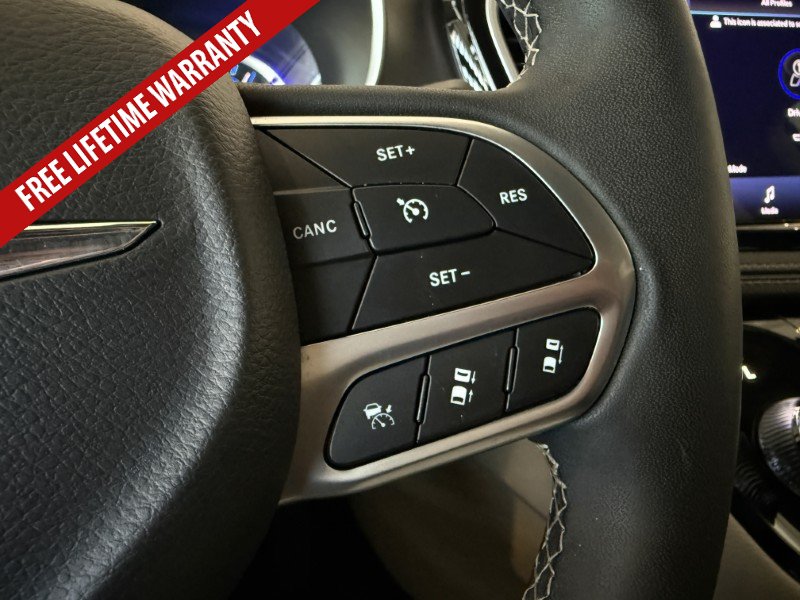 Used 2024 Chrysler Pacifica Limited FWD image 38