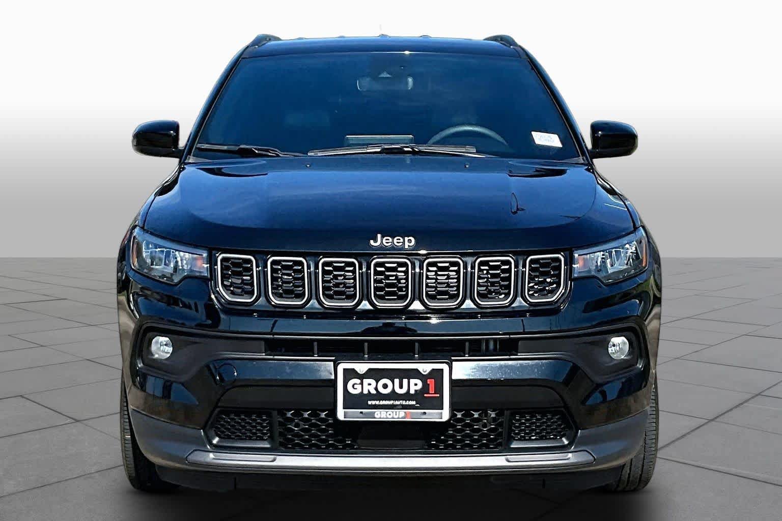 Used 2025 Jeep Compass Latitude w/ Altitude Special Edition AWD/4WD image 4