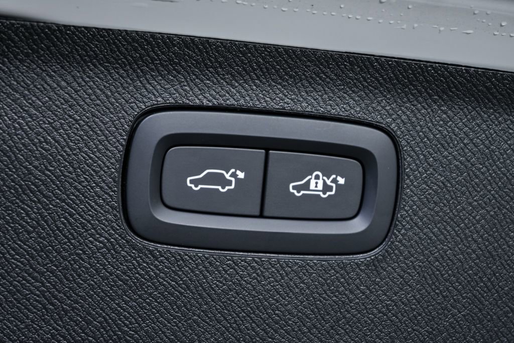 New 2026 Volvo XC90 B6 Ultra w/ Protection Package image 32