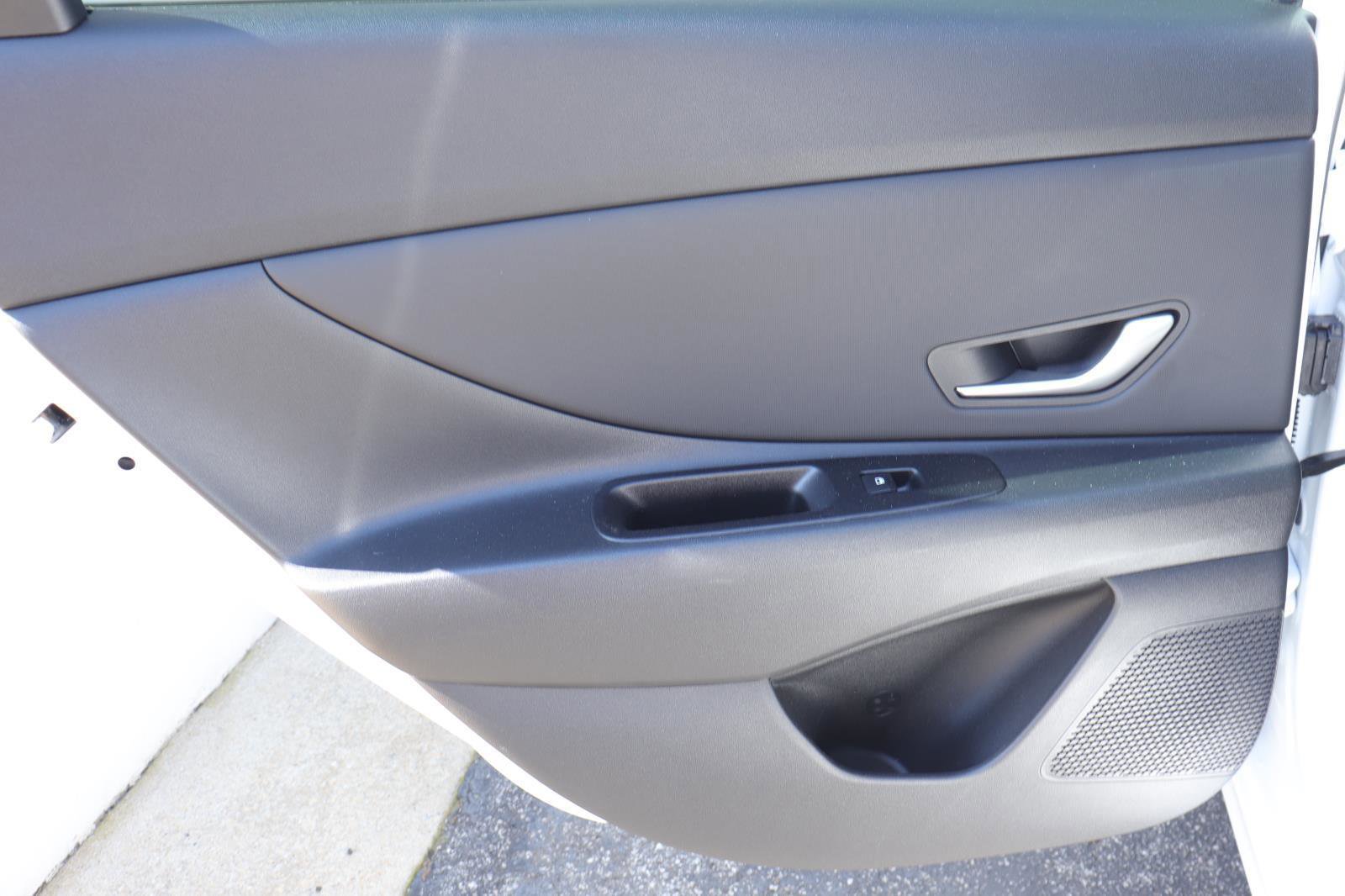 Used 2023 Hyundai Elantra Limited w/ Cargo Package image 12