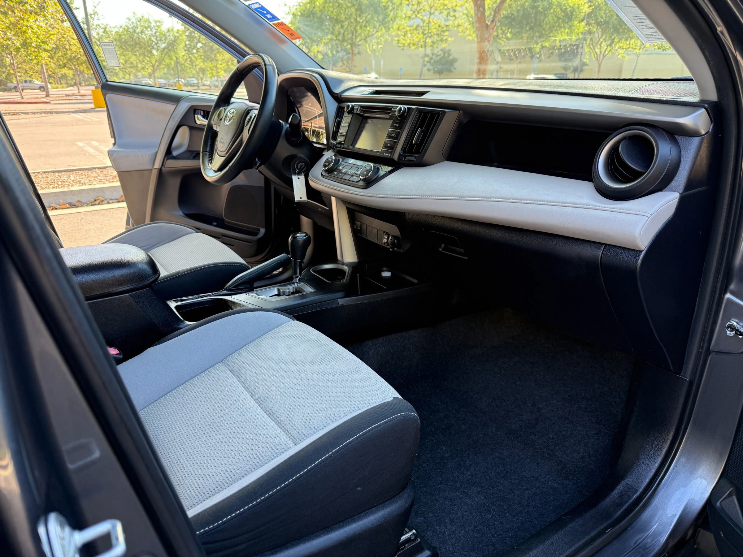 Used 2016 Toyota RAV4 XLE FWD image 11