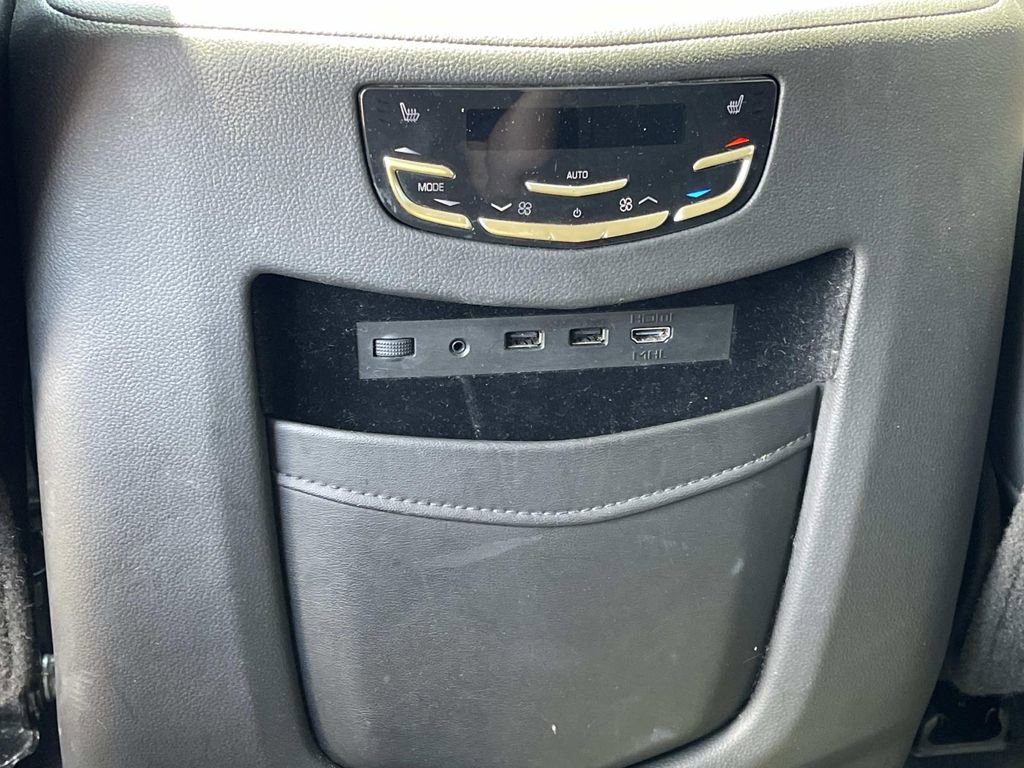 Used 2019 Cadillac Escalade ESV Luxury AWD/4WD image 16