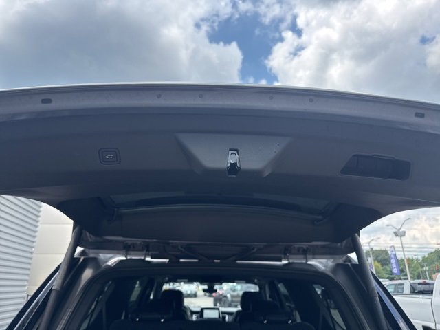 Used 2022 Chevrolet Suburban High Country image 33