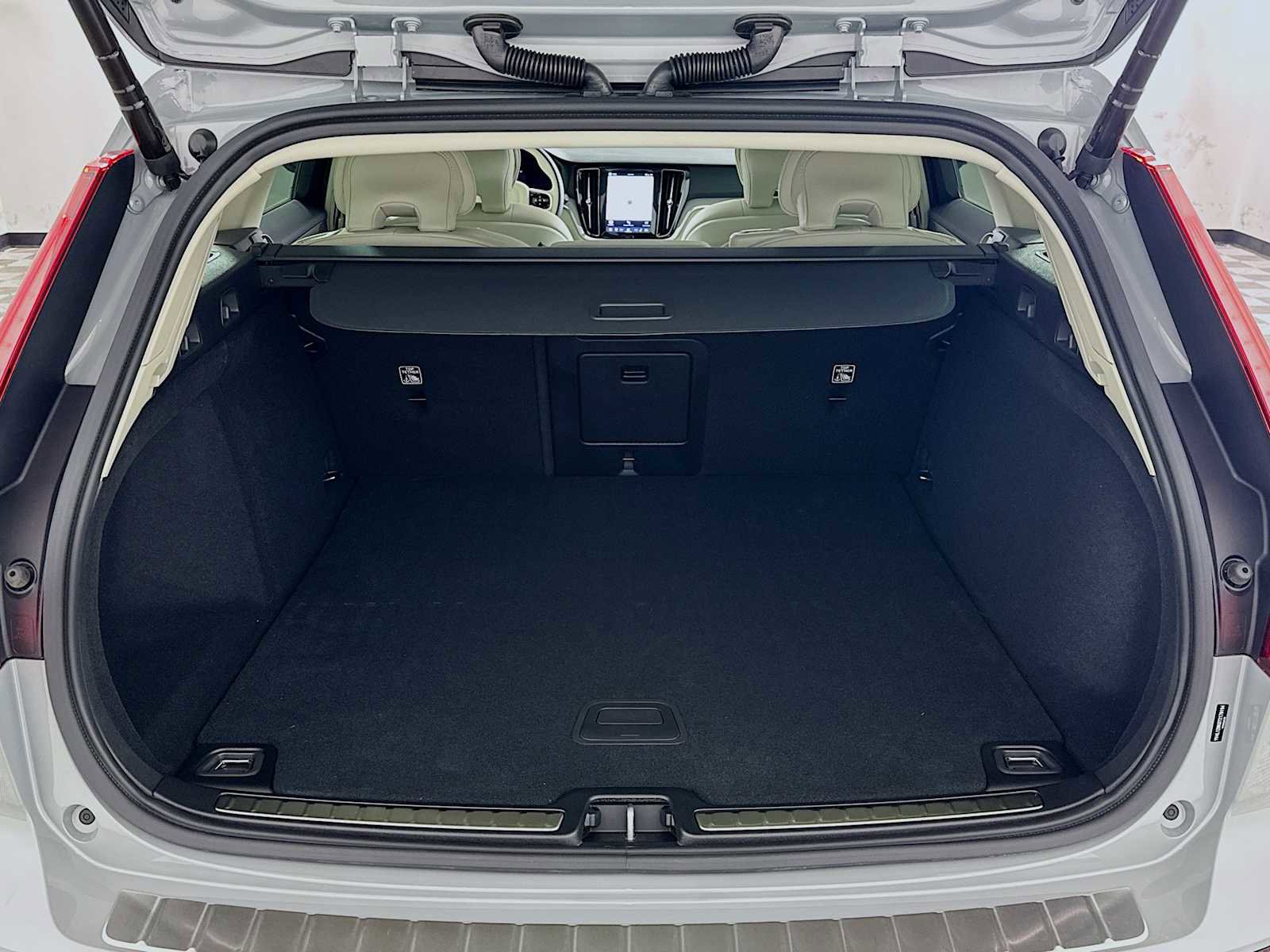 New 2026 Volvo V60 B5 Cross Country Plus w/ Climate Package image 24