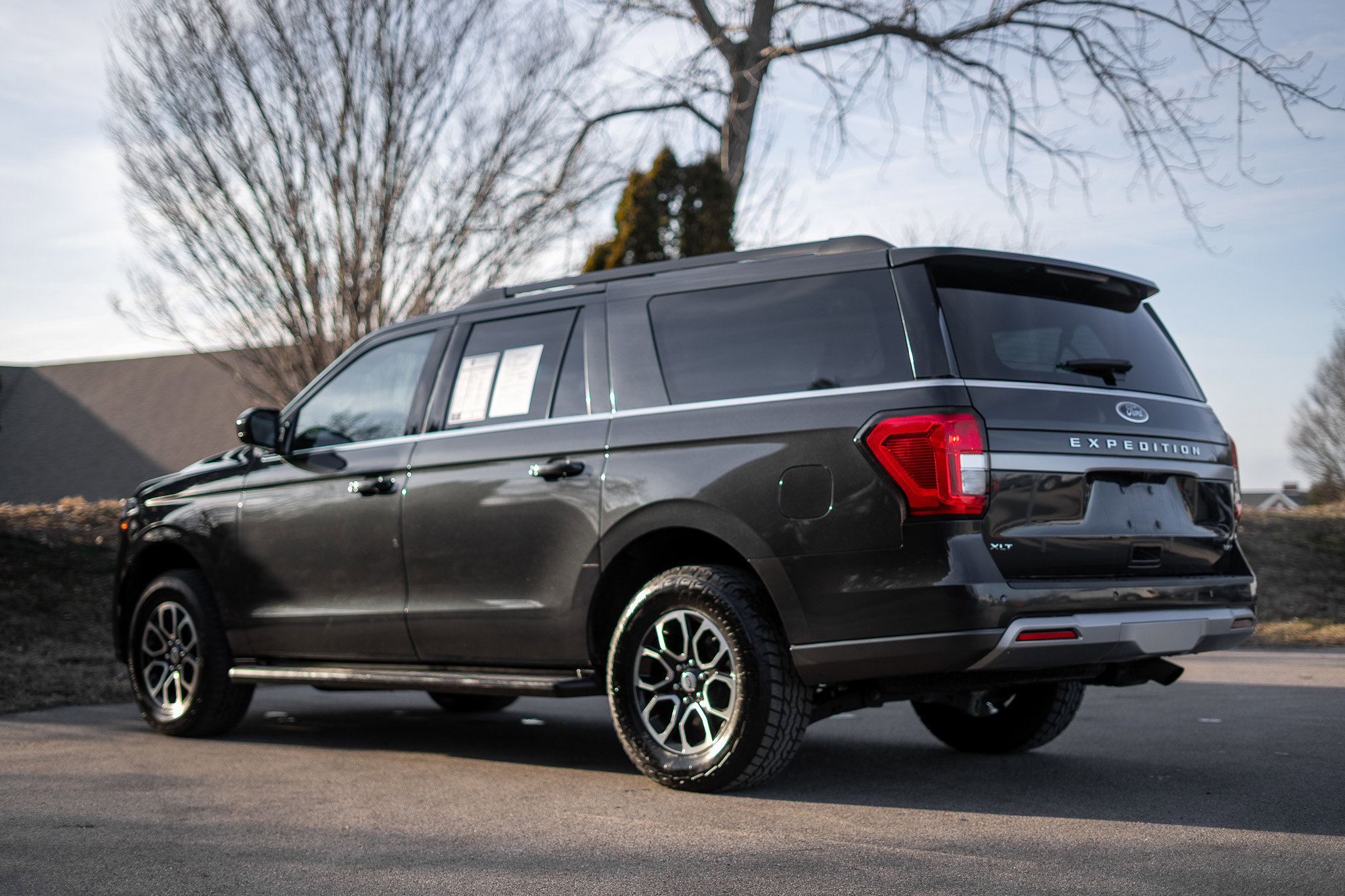 Used 2024 Ford Expedition Max XLT image 7