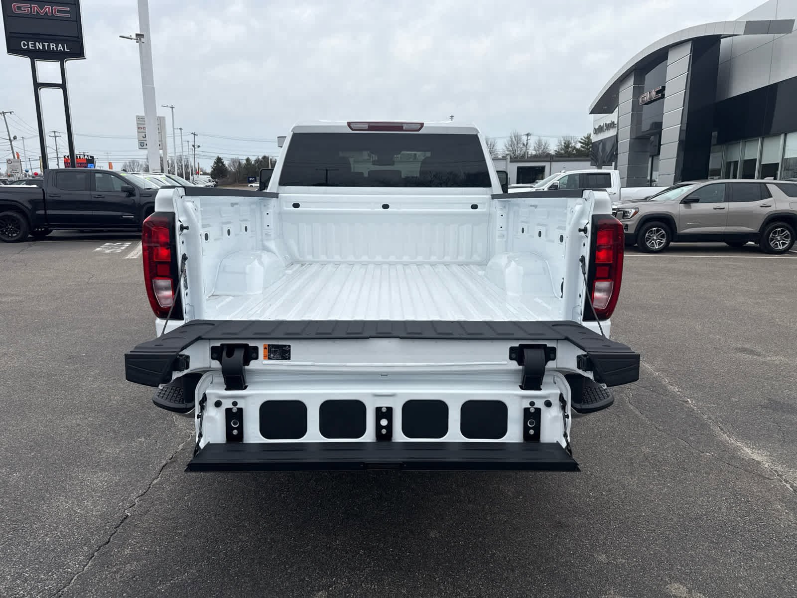 New 2026 GMC Sierra 2500 SLE w/ Snow Plow Prep/Camper Package AWD/4WD image 11