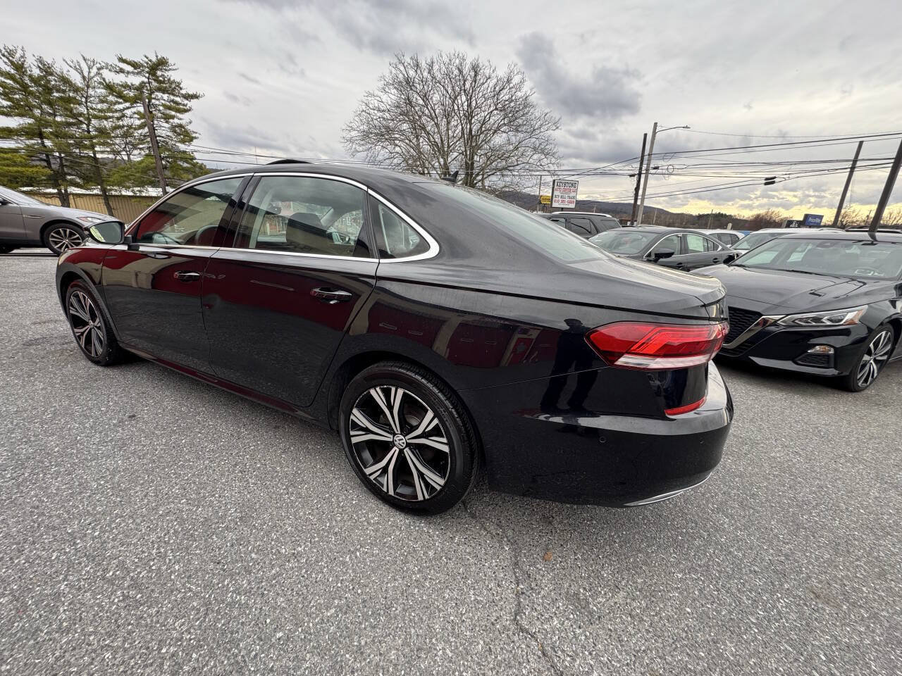 Used 2020 Volkswagen Passat 2.0T SEL FWD image 4