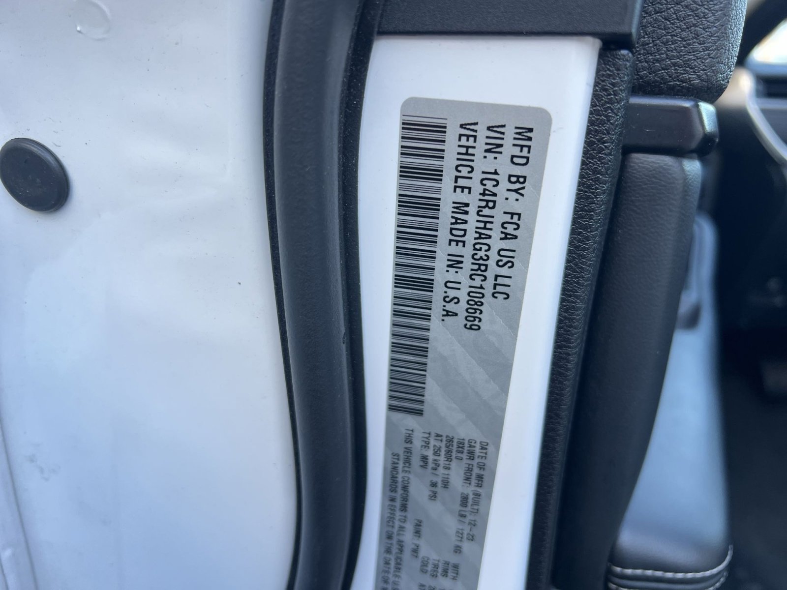 Used 2024 Jeep Grand Cherokee Altitude image 24