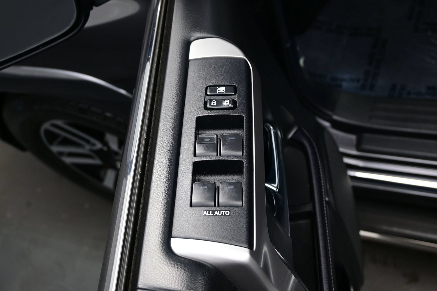Used 2018 Toyota 4Runner Limited AWD/4WD image 10
