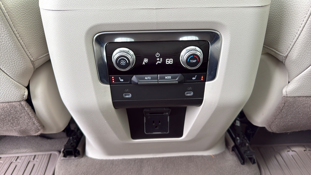 Used 2023 GMC Yukon Denali AWD/4WD image 41