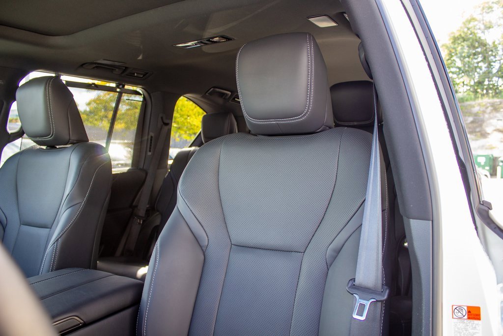 Used 2024 Lexus LX 600 4WD w/ Luxury Package image 12