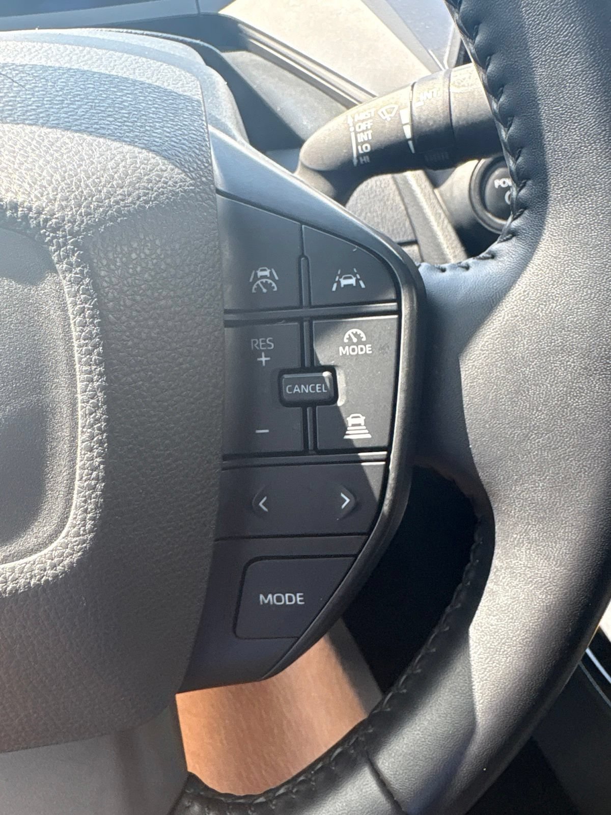 Used 2024 Toyota Prius LE FWD image 18