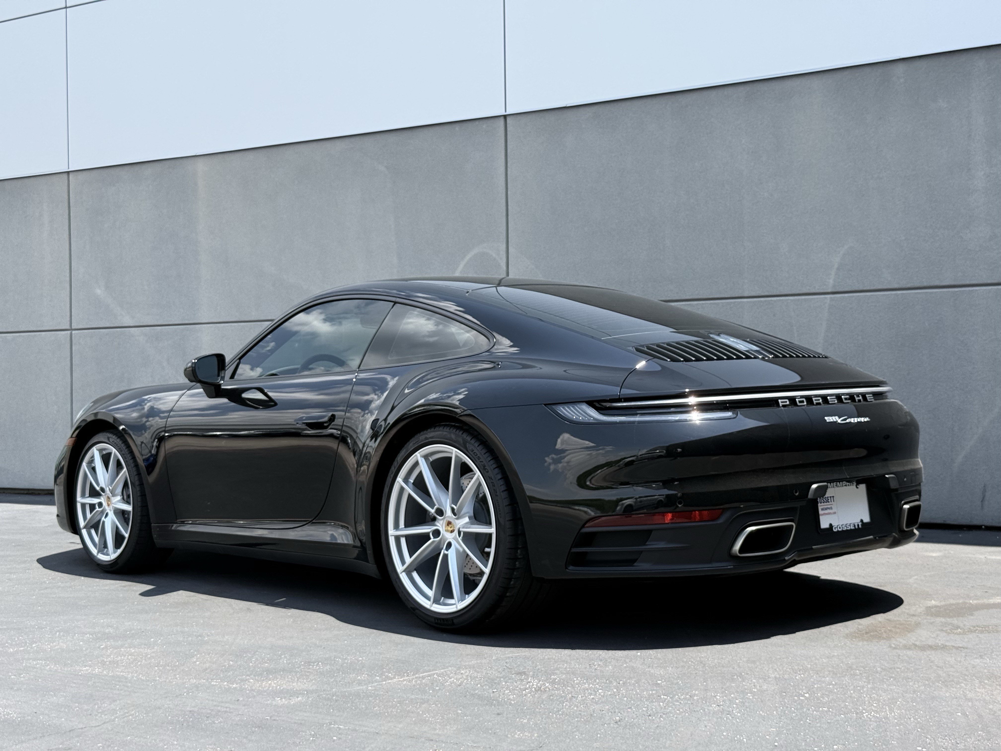 Used 2022 Porsche 911 Carrera RWD image 3