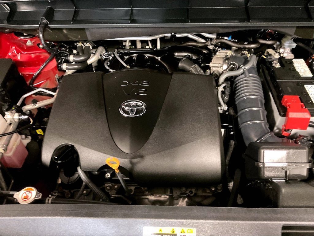 Used 2021 Toyota Highlander XLE AWD/4WD image 30