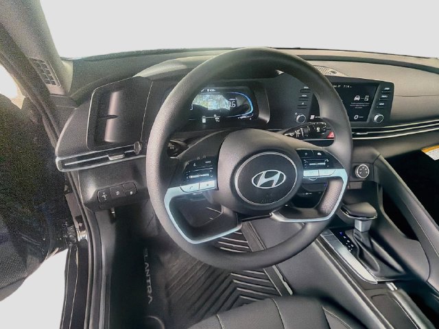 New 2026 Hyundai Elantra SE FWD image 11