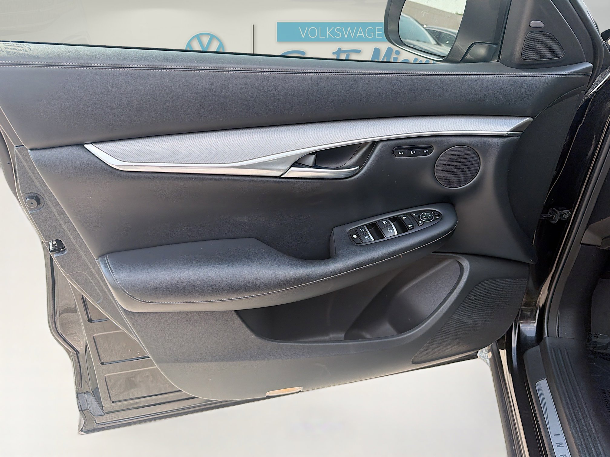 Used 2024 INFINITI QX50 Luxe w/ Accent Package FWD image 21