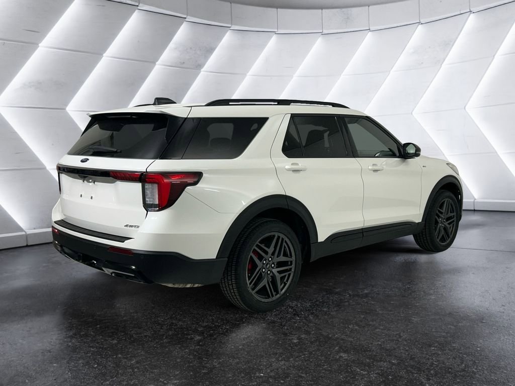 Used 2025 Ford Explorer ST-Line w/ ST-Line Street Pack AWD/4WD image 4