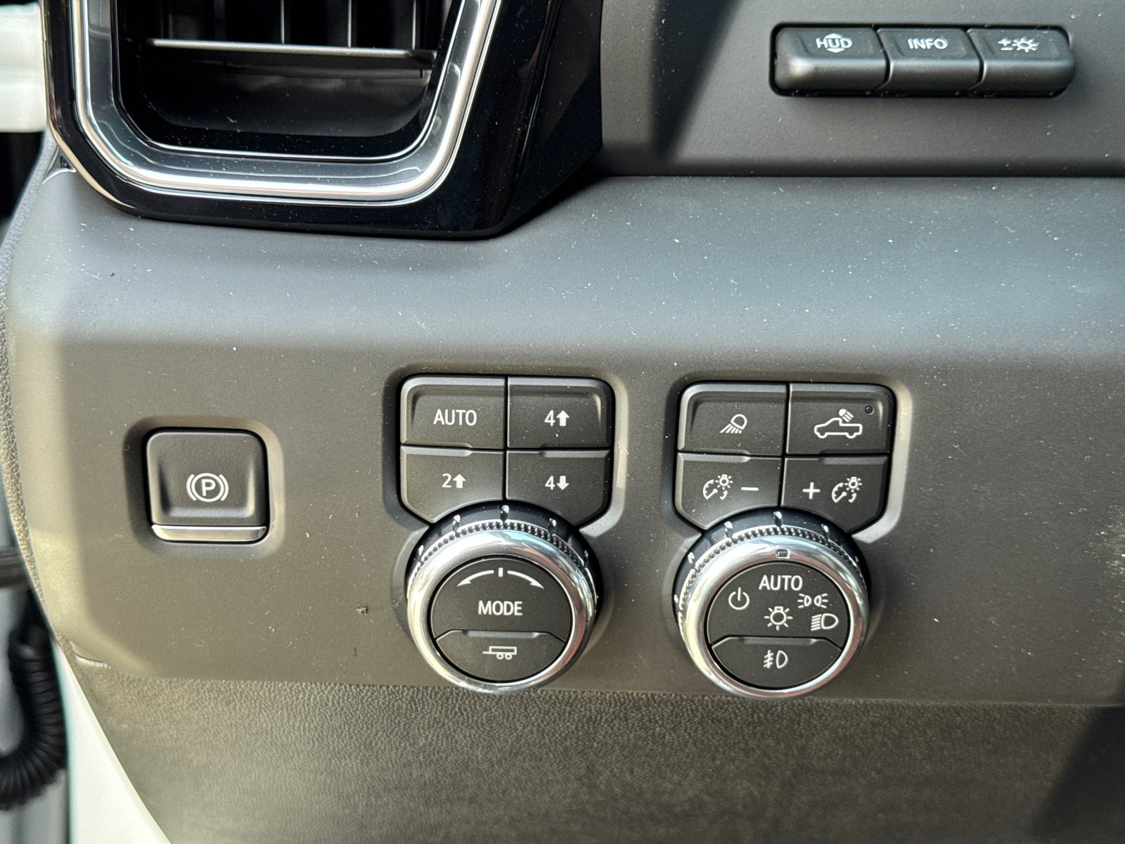 New 2026 GMC Sierra 3500 Denali Ultimate w/ LPO, Black Badging Package AWD/4WD image 29