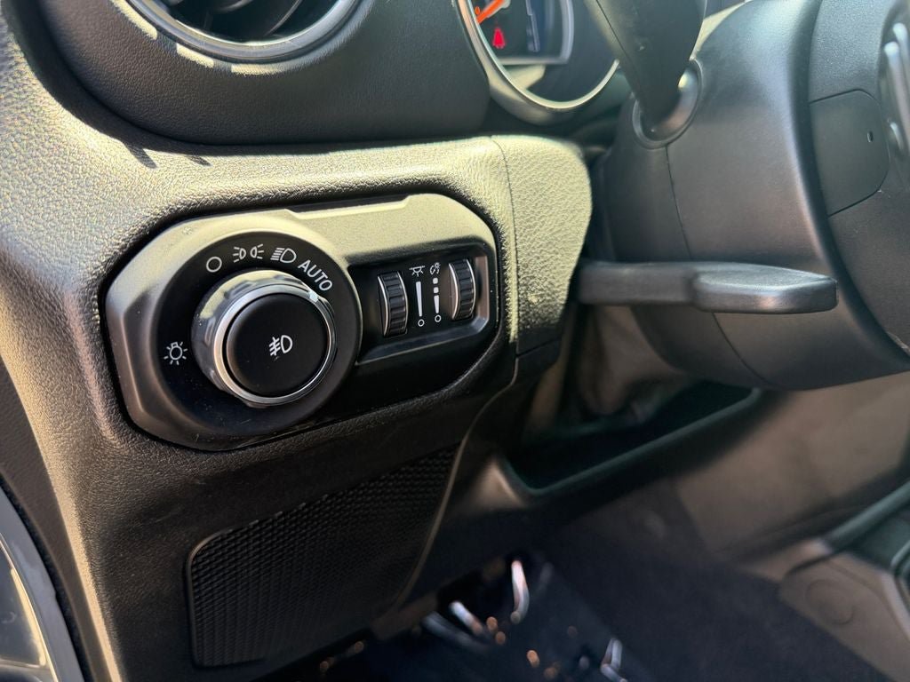 Used 2020 Jeep Wrangler Unlimited Sahara AWD/4WD image 19