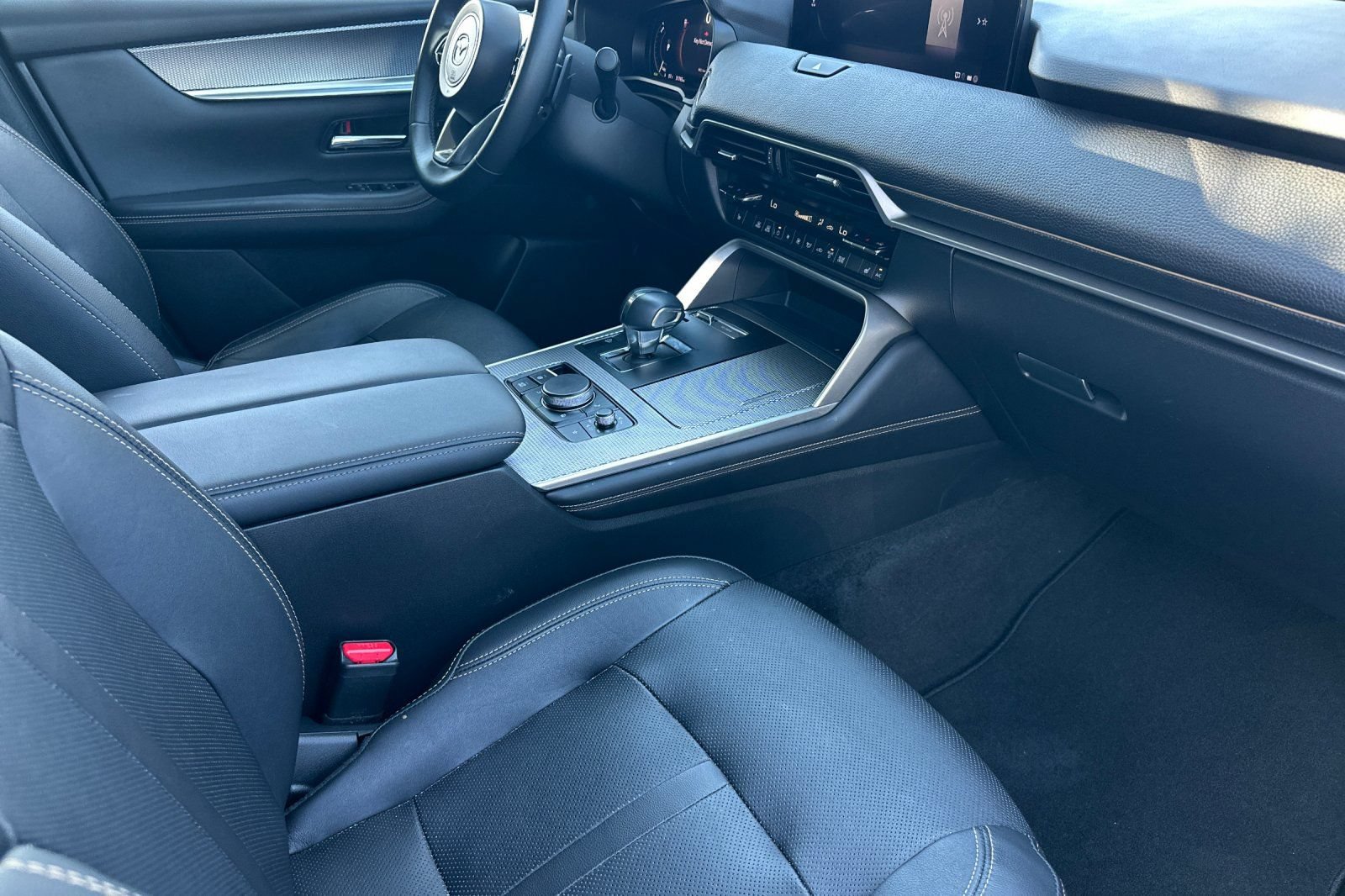 Certified 2025 MAZDA CX-70 Plug-In Hybrid w/ Premium Pkg AWD/4WD image 16