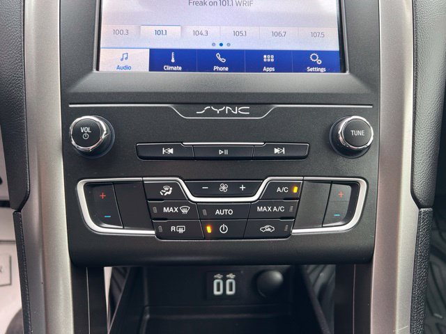 Used 2020 Ford Fusion SE FWD image 27