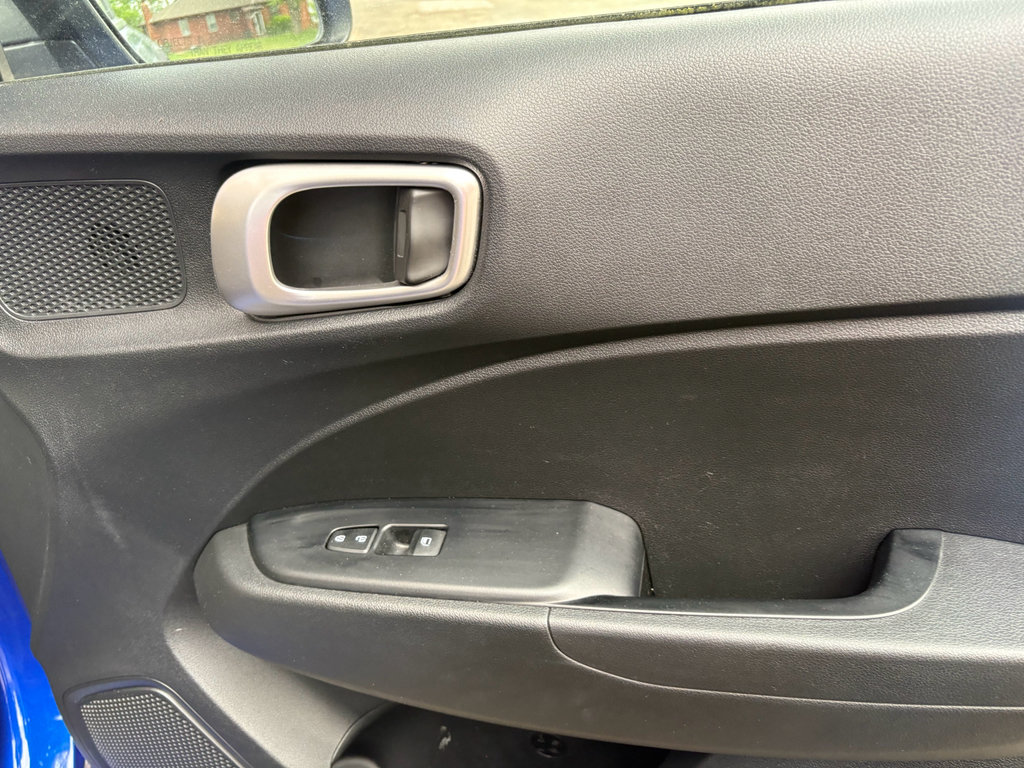 Used 2025 Hyundai Venue SEL FWD image 27