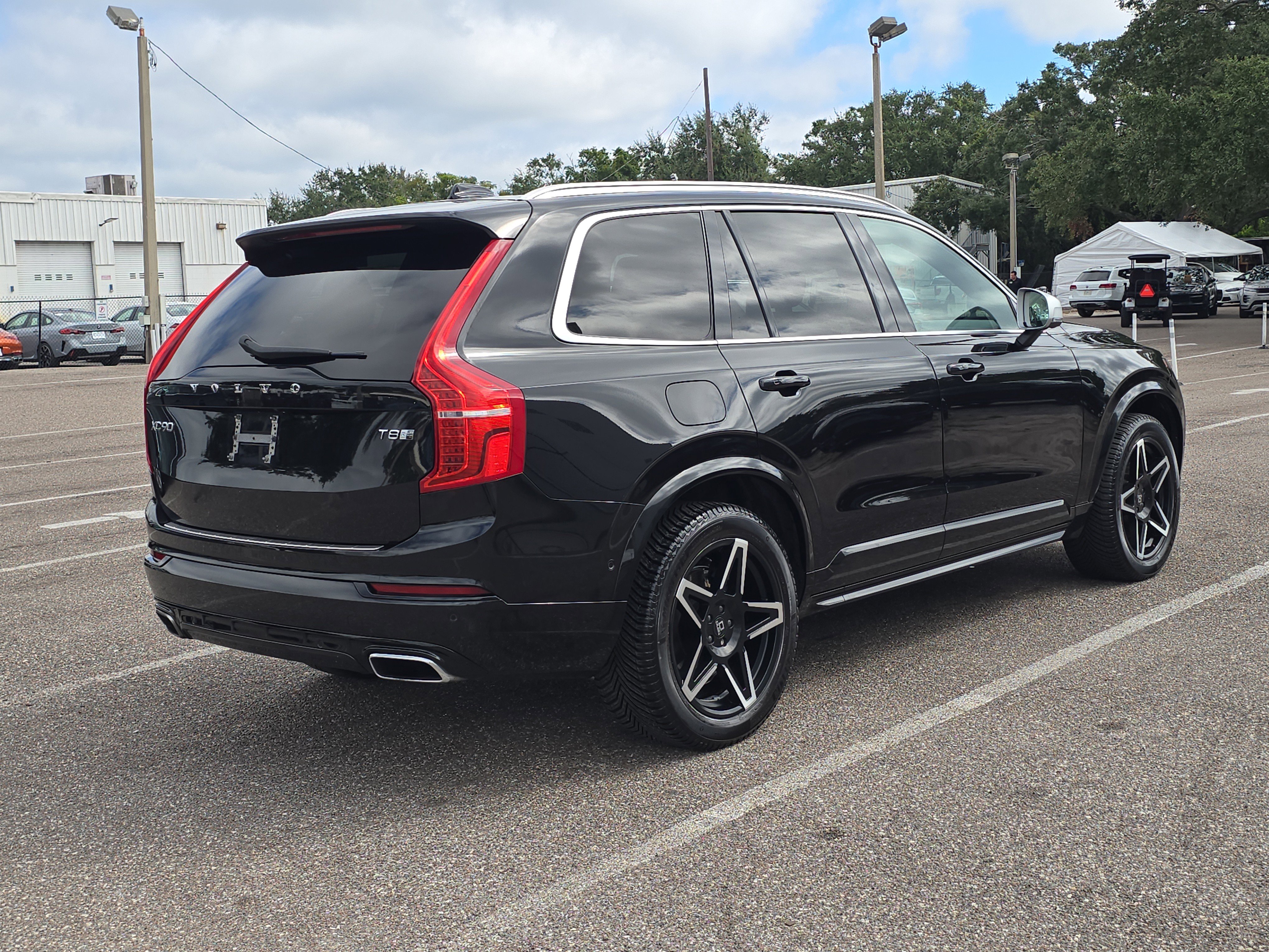 Used 2016 Volvo XC90 T8 R-Design w/ Vision Package image 5