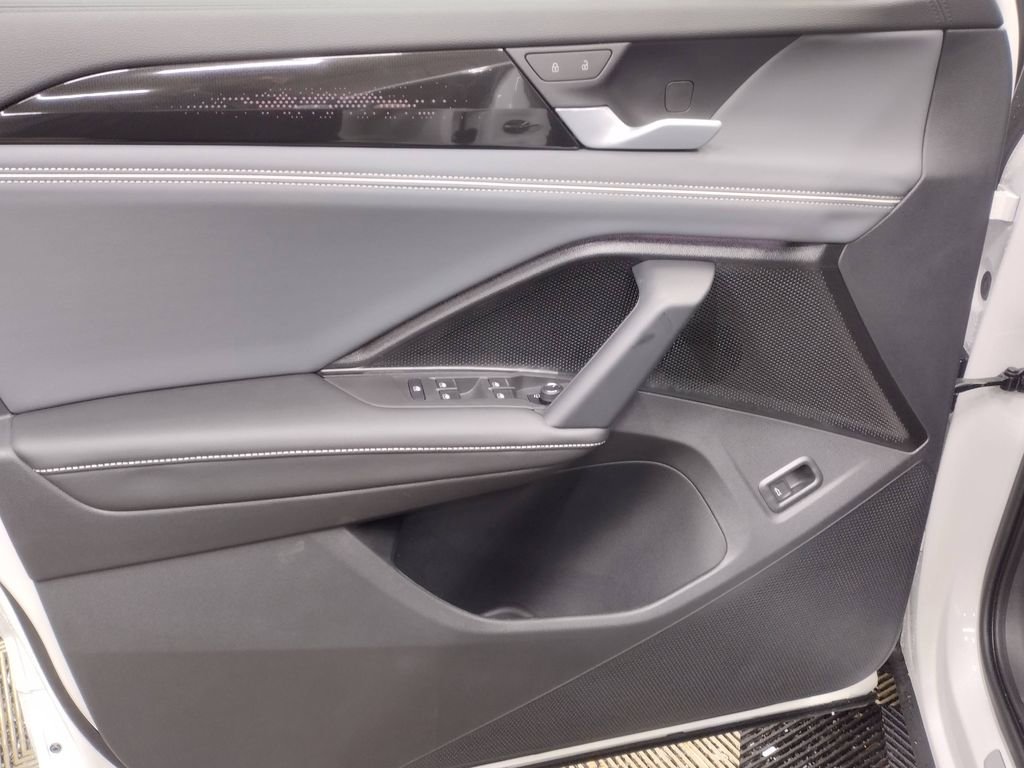 New 2026 Volkswagen Tiguan SEL R-Line image 21