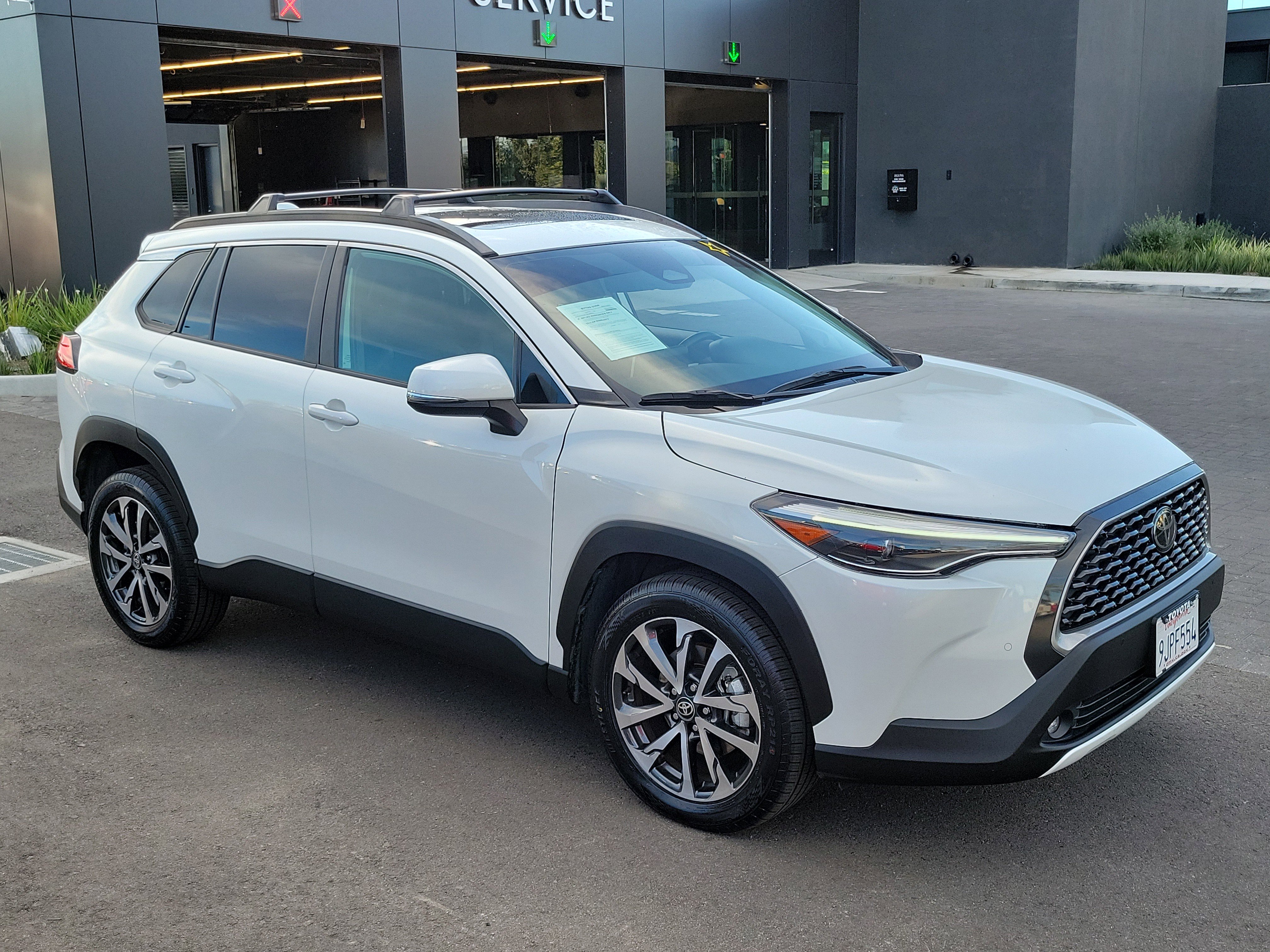 Used 2023 Toyota Corolla Cross XLE image 28