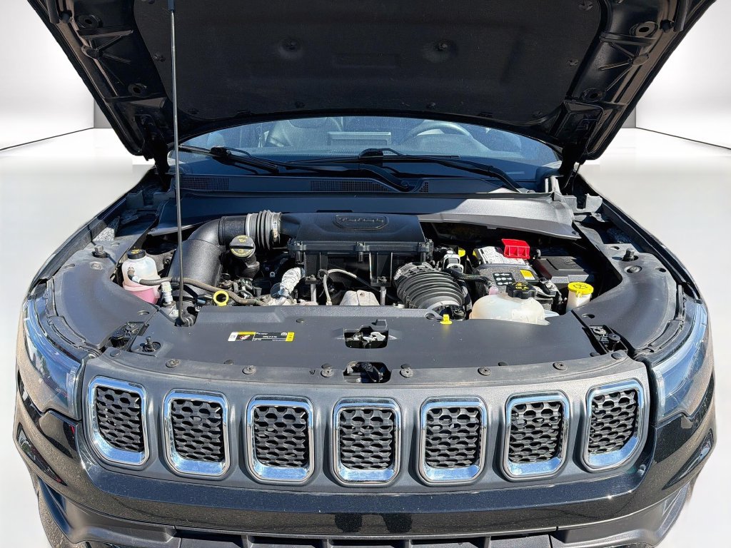 Used 2023 Jeep Compass Latitude w/ Sun and Sound Group AWD/4WD image 33