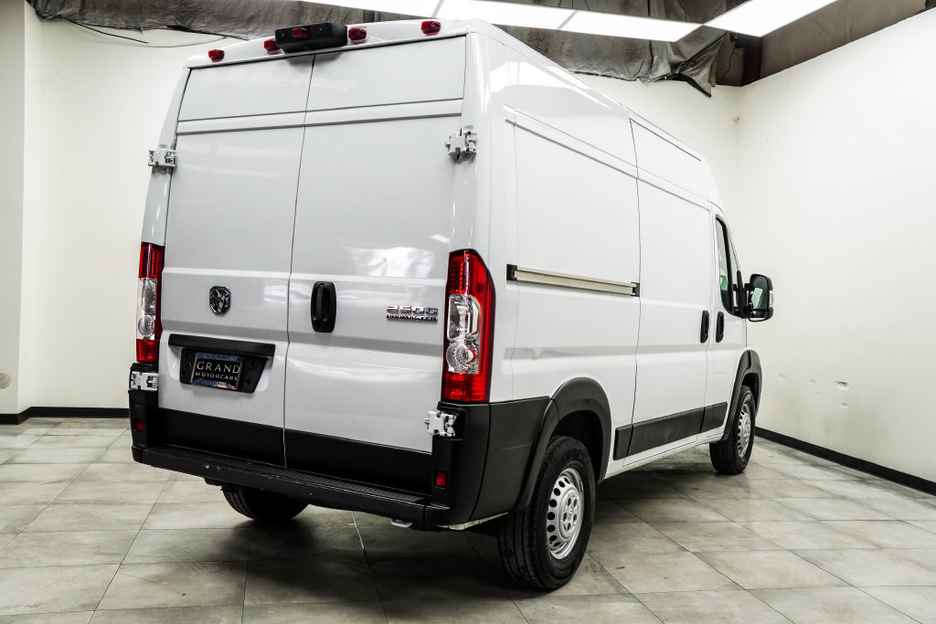 Used 2025 RAM ProMaster 2500 w/ Convenience Group FWD image 12