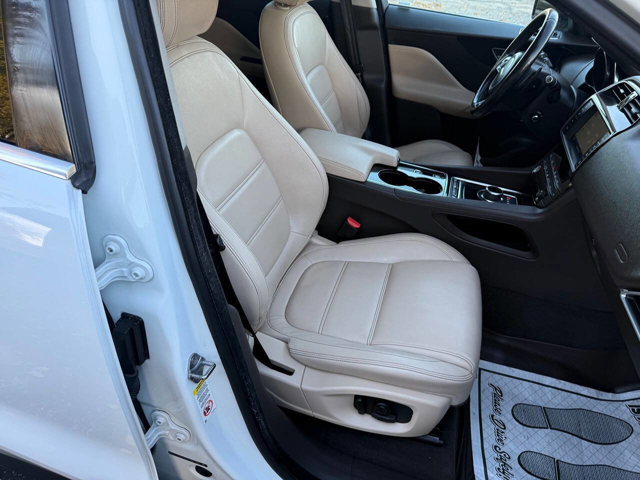 Used 2017 Jaguar F-PACE Prestige AWD/4WD image 19