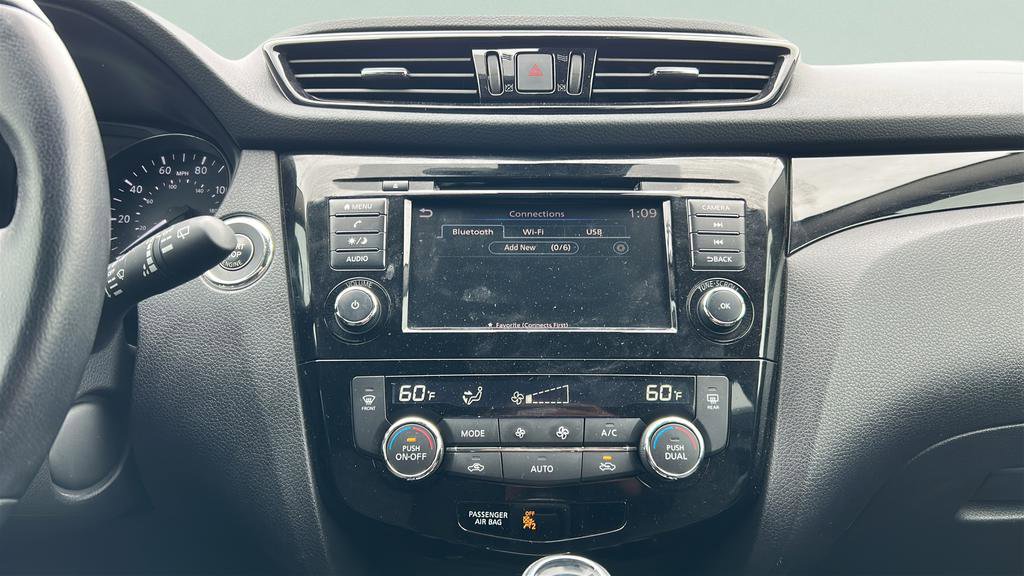 Used 2021 Nissan Rogue Sport SV image 28