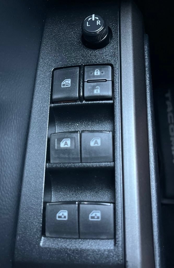 Used 2019 Toyota Tacoma TRD Sport w/ Technology Package RWD image 7