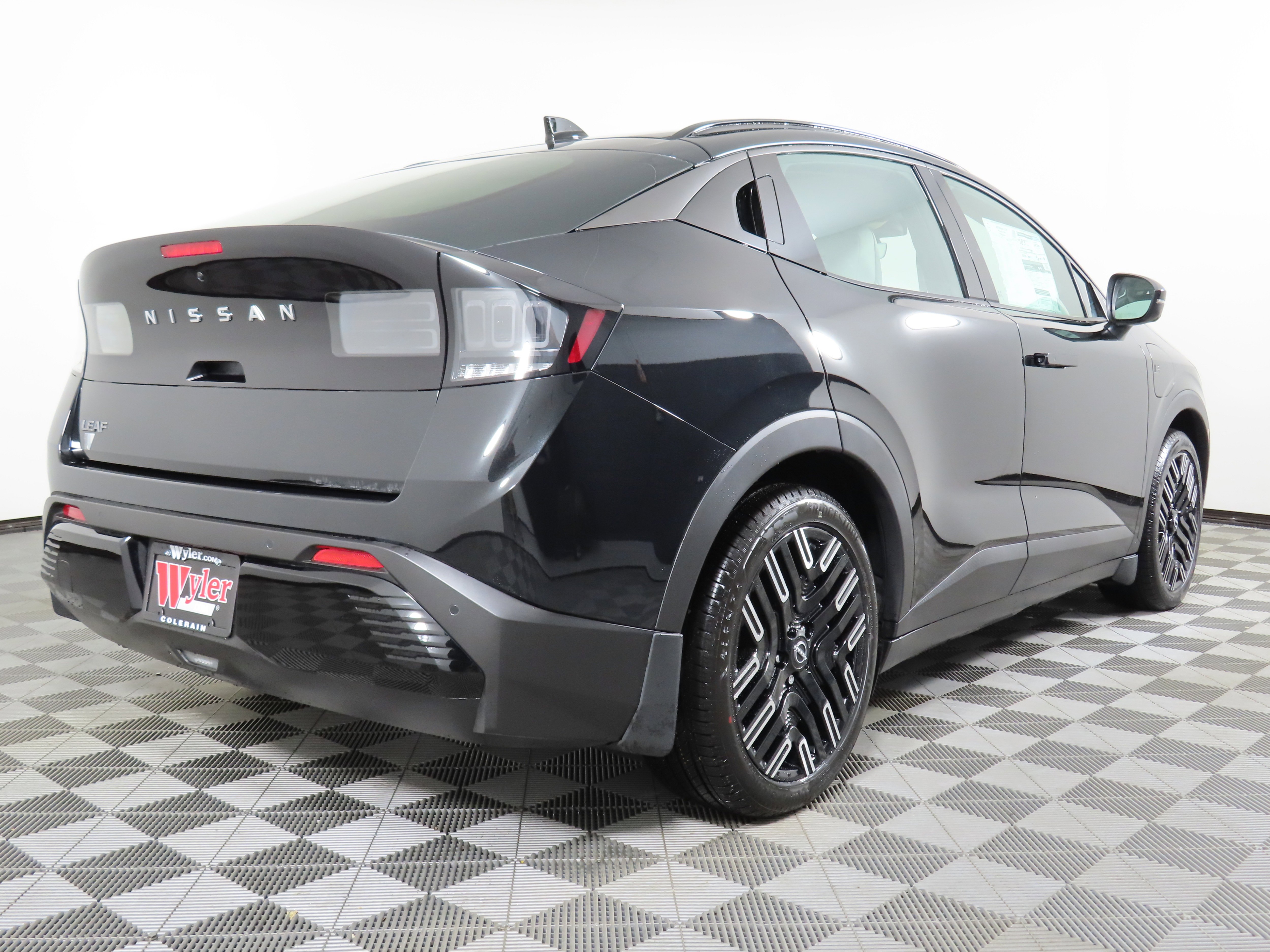 New 2026 Nissan Leaf Platinum+ w/ Cargo Package (Platinum+) image 3